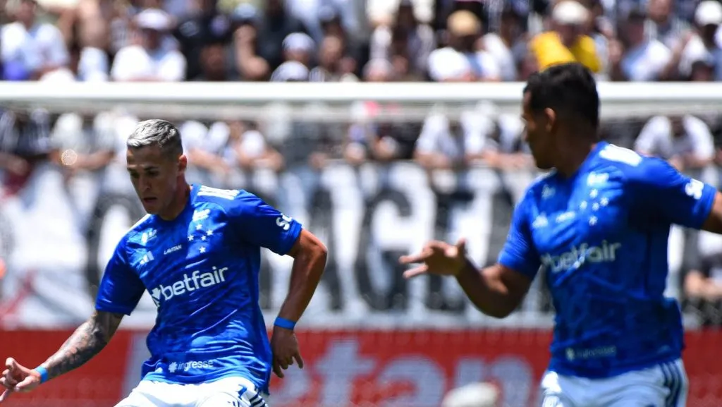 Foto: IMAGO / Fotoarena – Vital, em ação contra o Alvinegro, também foi criticado pelos torcedores.