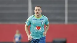 Léo Ortiz durante treino no Barradão.