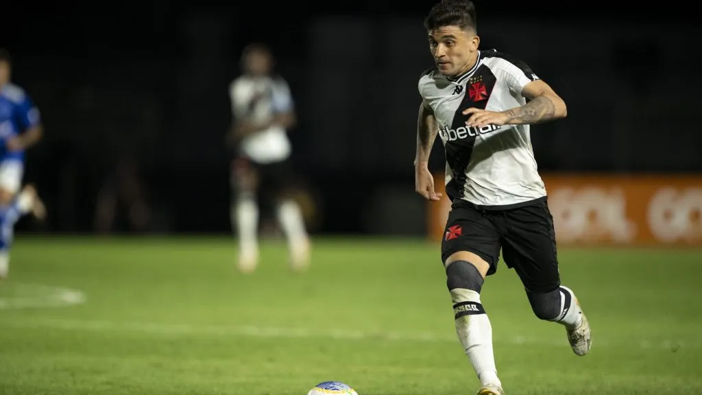 Dos que estão em fim de contrato, Victor Luís é o único que negocia renovação – Foto: Jorge Rodrigues/AGIF