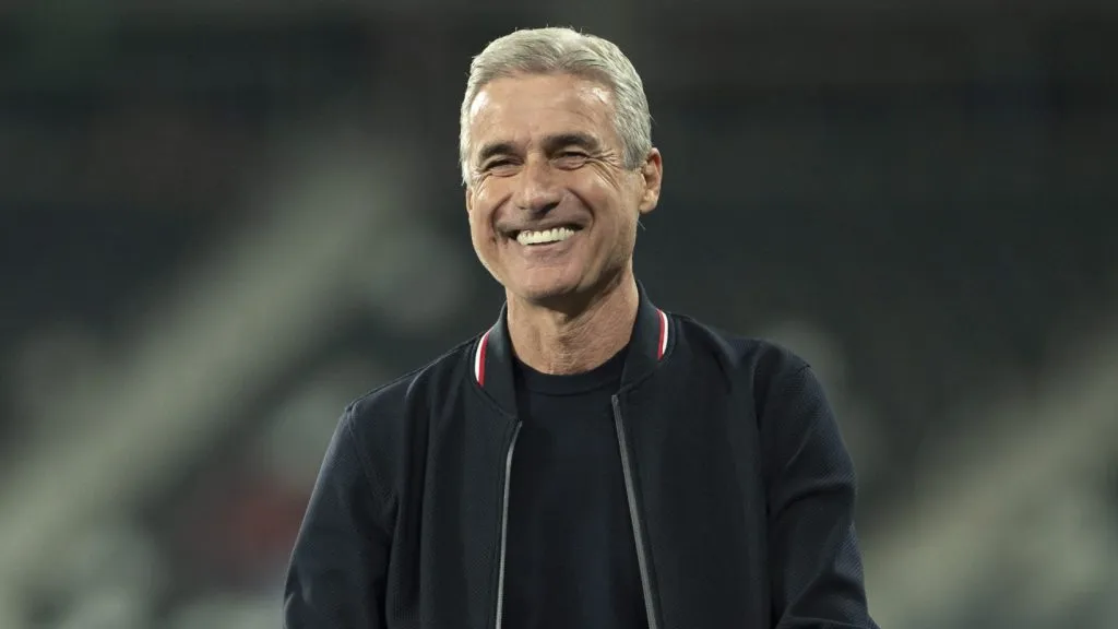 Luís Castro é alvo do Santos. Foto: Jorge Rodrigues/AGIF