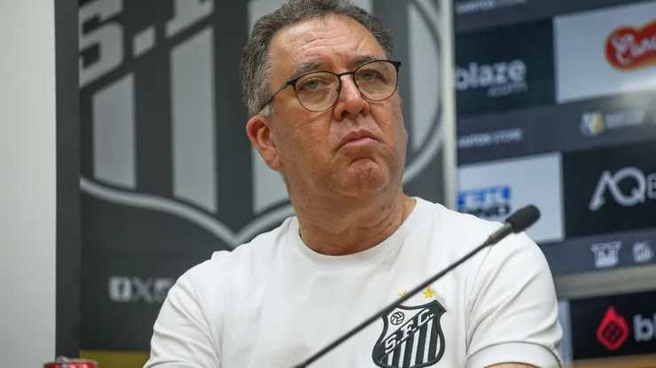Marcelo Teixeira durante entrevista coletiva, na Vila Belmiro, após Santos X CRB.