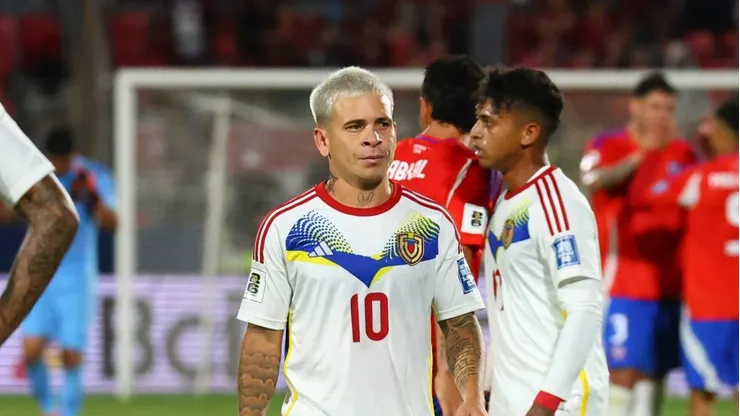 Soteldo durante partida contra o Chile.