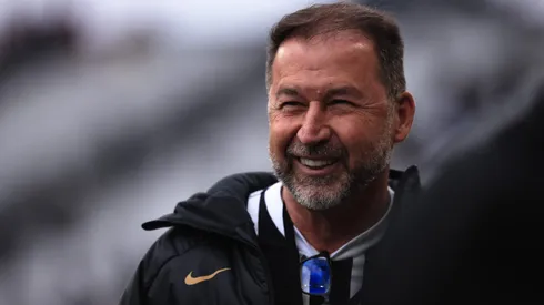 Augusto Melo prepara novidades ao Corinthians.