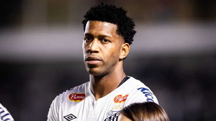 Diretoria do Santos toma decisão sobre zagueiro
