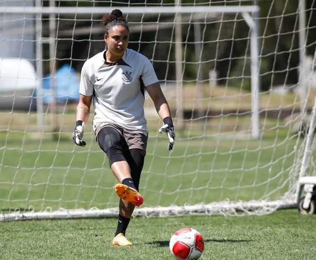 Goleira, Lelê durante treino técnico nesta terça-feira com foco na final do Paulistão Feminino contra o Palmeiras em busca da taça. Foto: Rodrigo Gazzanel/Corinthians