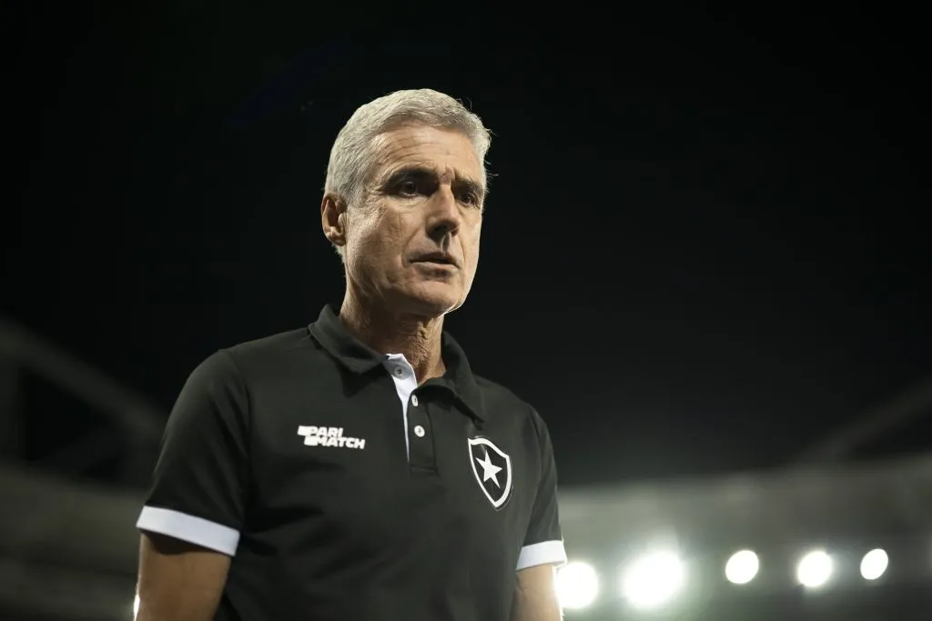 Luís Castro está livre no mercado. Foto: Jorge Rodrigues/AGIF