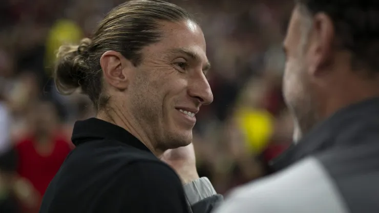 Porto é avisado e meio-campista quer jogar no Flamengo de Filipe Luis