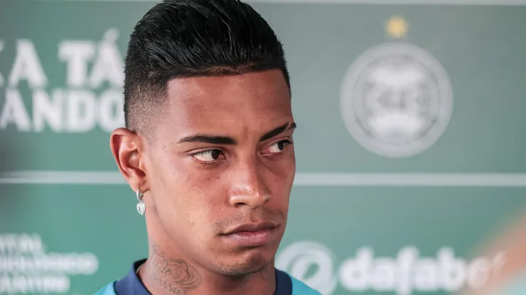 Alef Manga se posicionou sobre interesse do Vasco