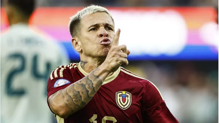 Soteldo tem sido destaque do Grêmio e na seleção da Venezuela em 2024 - Foto: Ronald Martinez/Getty Images.