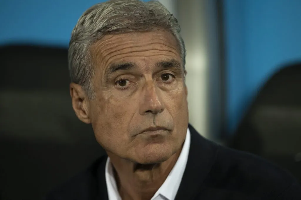 Foto: Jorge Rodrigues/AGIF – Luís Castro pode assumir o Santos em 2025