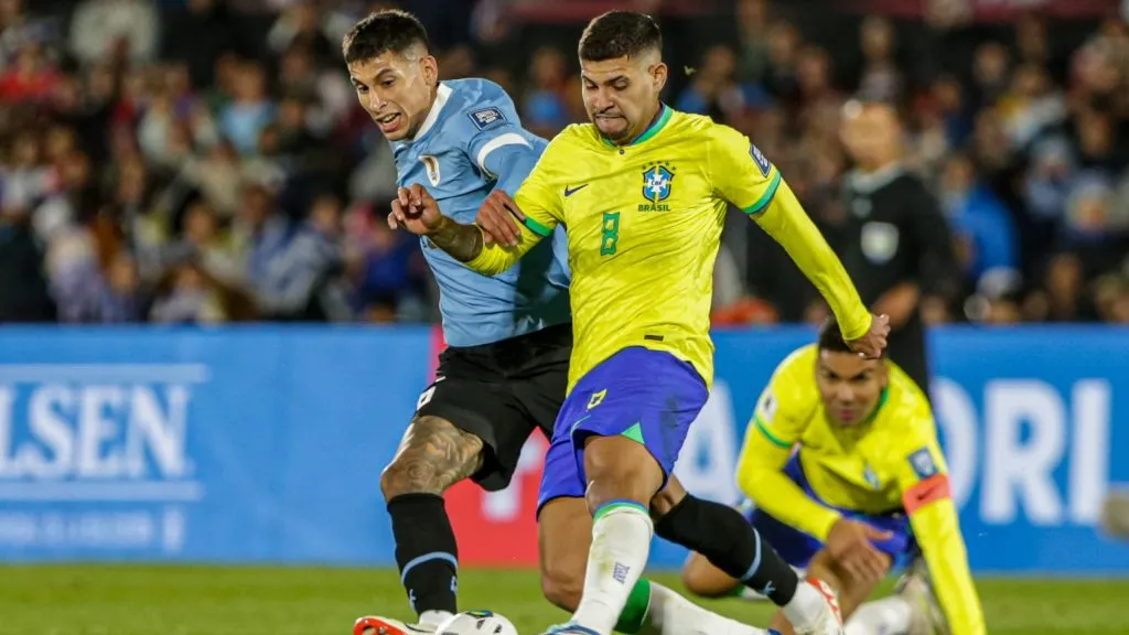 Bruno Guimaraes jogador do Brasil durante partida contra o Uruguai pelas Eliminatórias da Copa Do Mundo 2026. Foto: FocoUy/AGIF