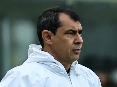 Fábio Carille chega e o meio-campista Galdames acerta saída