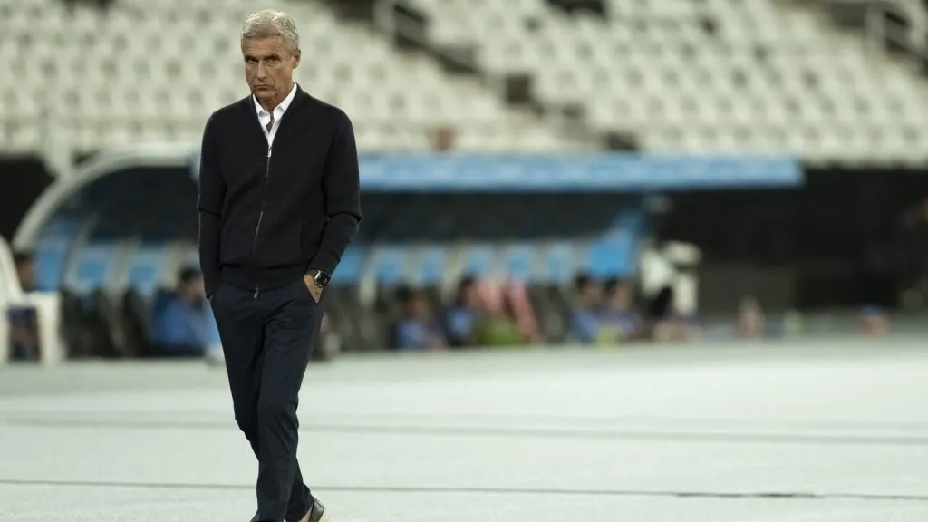 Luis Castro pode comandar o Santos em 2025