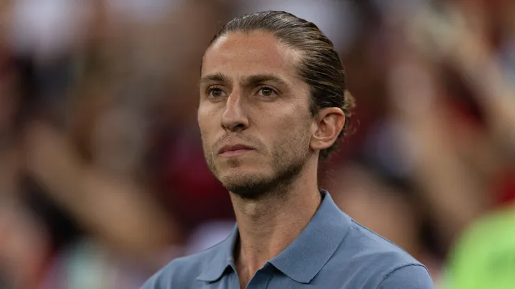 Filipe Luís é visto como bons olhos pelos torcedores para substituir Simeone