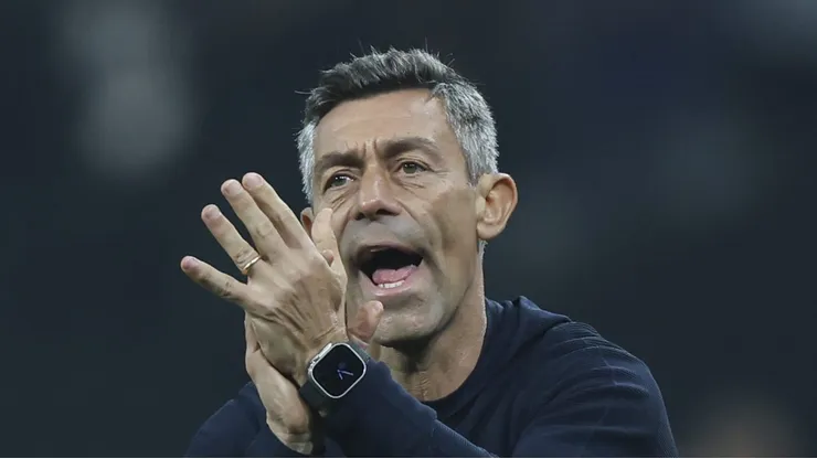 Pedro Caixinha, técnico ex-Red Bull Bragantino, é um dos favoritos a assumir o Vasco em 2025 - Foto: Alexandre Schneider/Getty Images