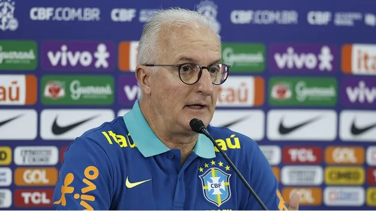 Dorival Jr. em entrevista na Seleção Brasileira. Foto: Rafael Ribeiro/CBF