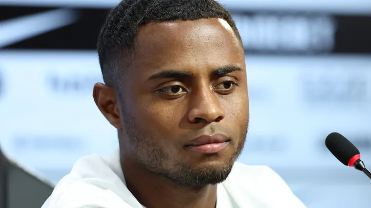 Diego Palacios durante sua apresentação oficial no Corinthians, no CT Joaquim Grava.