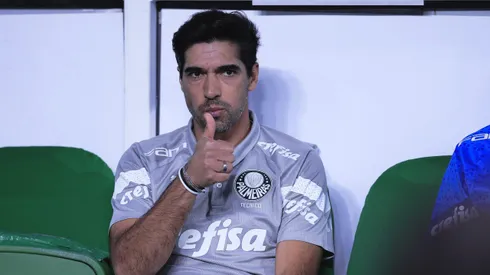 Abel Ferreira, acompanha jogo do Palmeiras - Foto: Ettore Chiereguini/AGIF