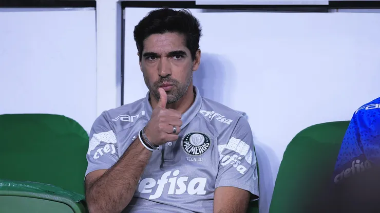 Abel Ferreira, acompanha jogo do Palmeiras - Foto: Ettore Chiereguini/AGIF