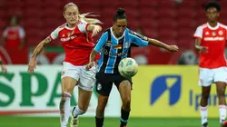 Jogadora do Grêmio durante lance decisivo no jogo de ida contra o Internacional na final do Gauchão Feminino