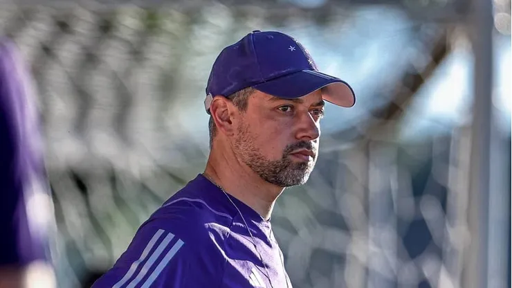 Juan Urias, técnico do Cruzeiro durante treino das Cabulosas com foco total na final do Campeonato Mineiro
