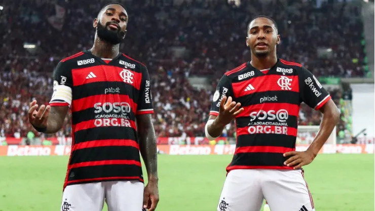Gerson e Lorran comemorando gol do Flamengo. Foto: Gilvan de Souza / Flamengo