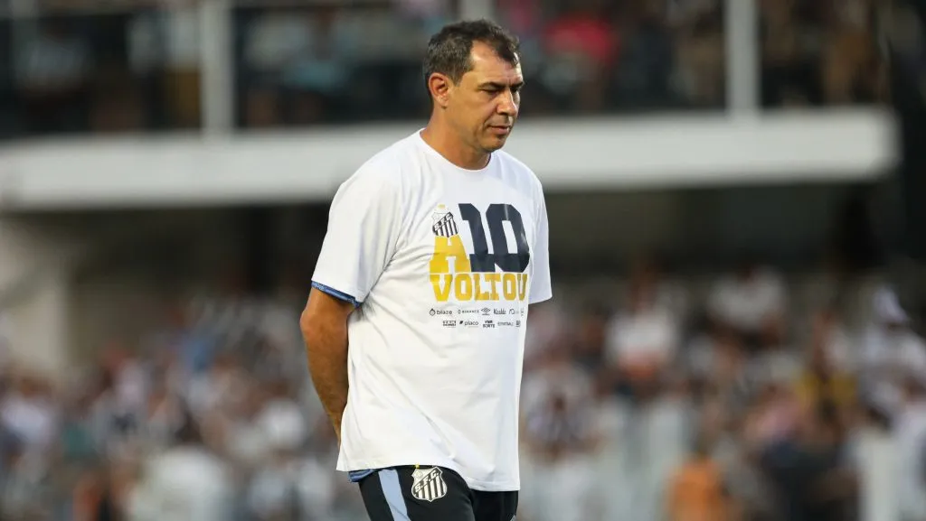 Carille após partida contra o CRB na Vila Belmiro. Foto: Reinaldo Campos/AGIF