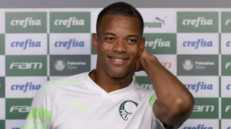 Caio Paulista, do Palmeiras, tem sondagem do Grêmio e pode abrir espaço no elenco. Bernabei é pensado para a LE - Foto: Ettore Chiereguini/AGIF.