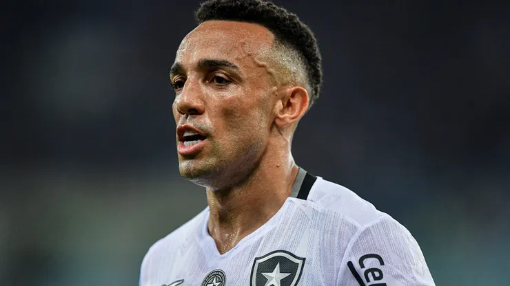 Marçal durante partida entre Fluminense e Botafogo, pelo Brasileirão, no Maracanã.