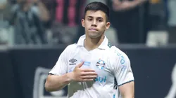 Aravena em jogo do Grêmio. Gilson Lobo/AGIF.