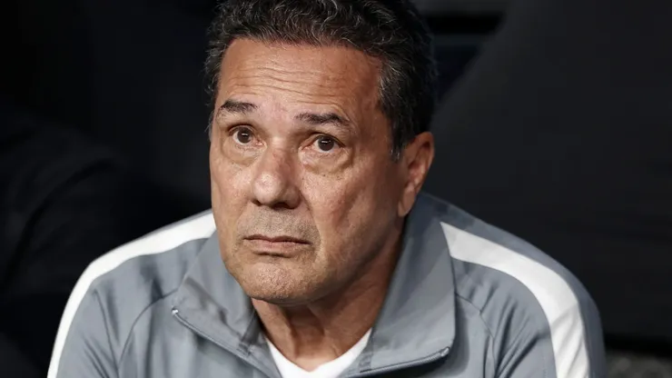 Luxa citou Mano e outros dois técnicos - Foto: Marcello Zambrana/AGIF.