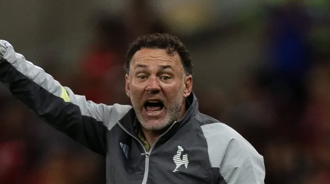 Foto: IMAGO /&nbsp;ZUMA Press Wire – Milito gostaria da permanência do meia, que analisa sondagem do River Plate.