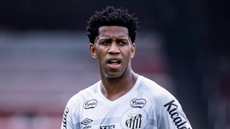 Gil toma decisão nos bastidores do Santos