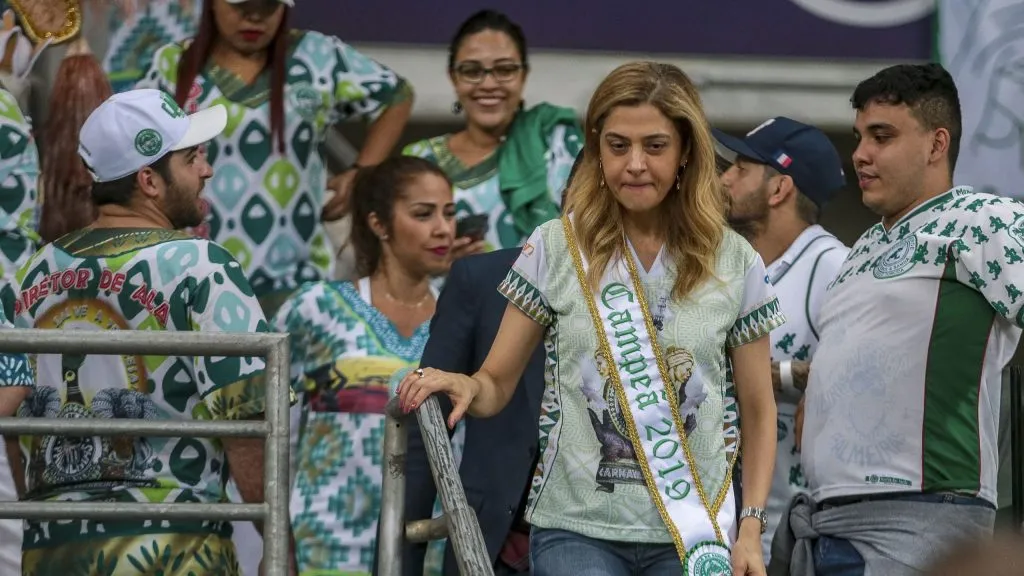 Leila Pereira com a Mancha antes do atrito estourar no Palestra –  Foto: Ale Cabral/AGIF