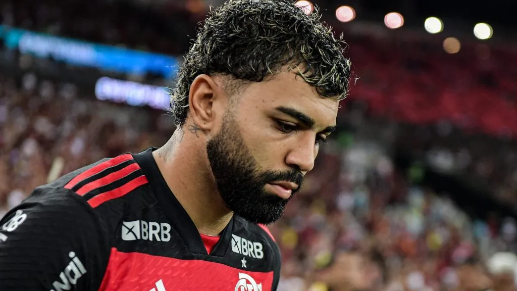 Gabigol cabisbaixo. Foto: Thiago Ribeiro/AGIF