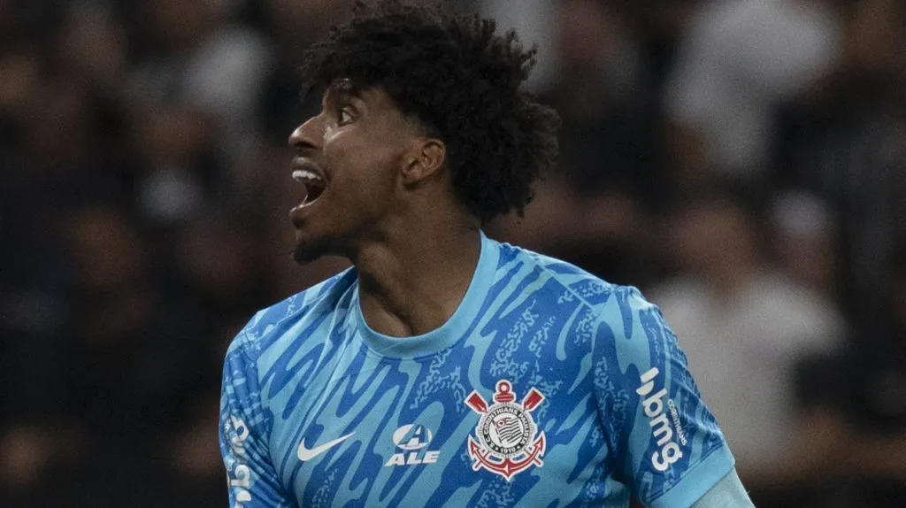 Hugo Souza comemorando. Foto: Anderson Romão/AGIF