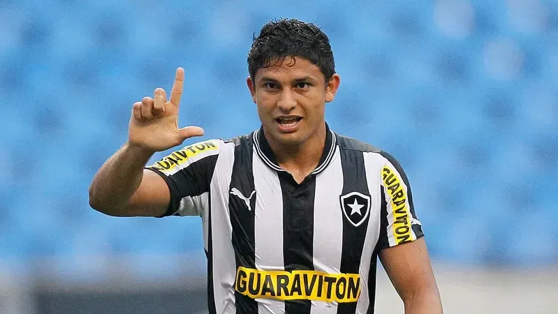 Elkeson defendeu o Botafogo em 2011 e 2012