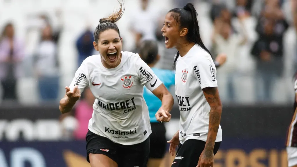 Jaqueline comemora gol com Gabi Zanotti companheira de elenco do Corinthians no Brasileirão.                      Foto: Rodrigo Gazzanel/Agência Corinthians