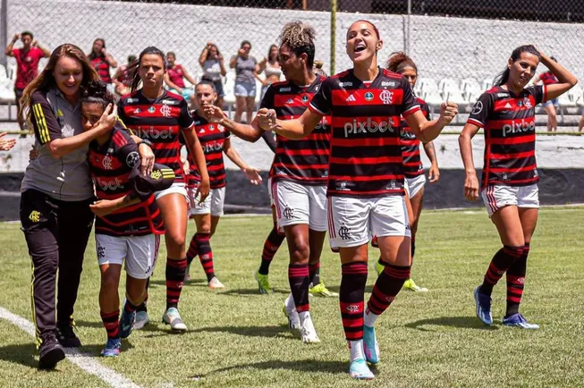 Jogadoras do Flamengo comemoram triunfo na Copa Rio contra o Botafogo fora de casa. Foto:&nbsp;Paula Reis/CRF