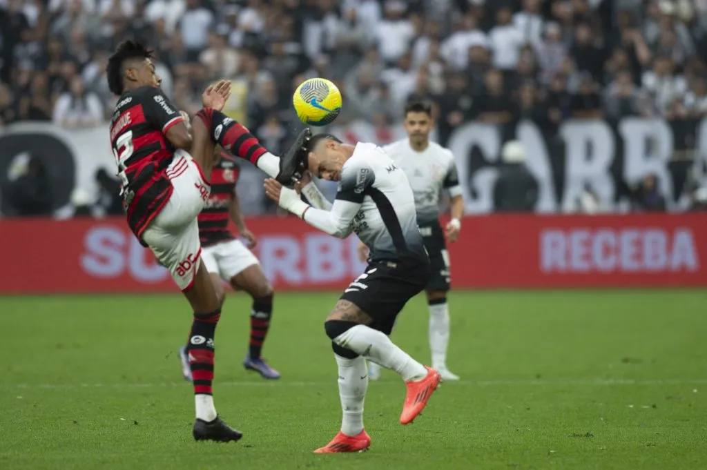 Bruno Henrique foi punido por conta da entrada em Matheuzinho, na semifinal da Copa do Brasil contra o Corinthians.