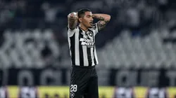 Enquanto o Botafogo brilha, Allan luta por minutos em campo