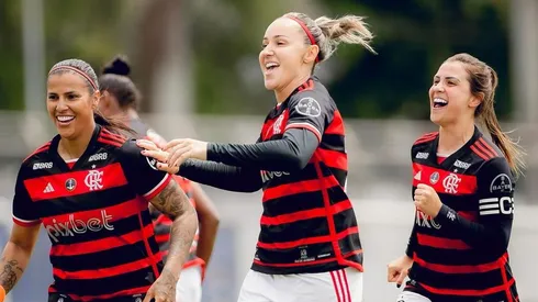 Crivelari do Flamengo comemora vitória sobre o Botafogo na semifinal do Carioca Feminino
