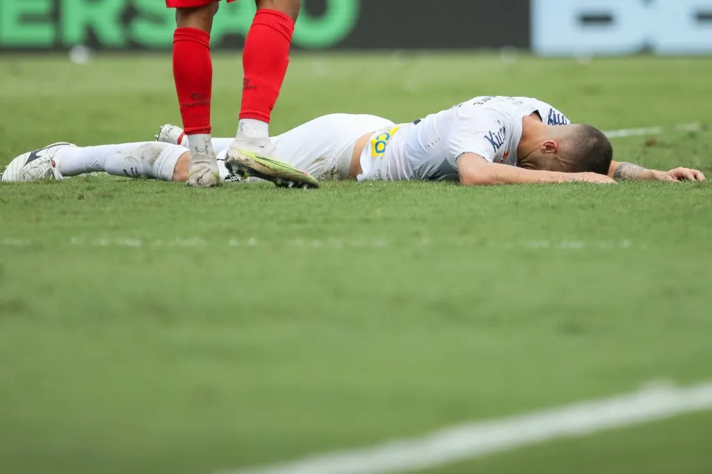 Atuação do Santos em derrota para o CRB gerou revolta total mesmo após a conquista da Série B. Foto: Reinaldo Campos/AGIF