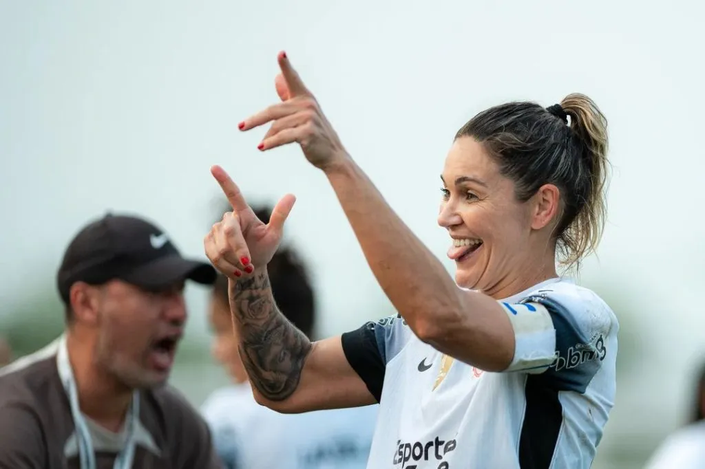 Gabi Zanotti, jogadora decisiva e responsável por grandes conquistas do Corinthians comemora vitória sobre o Palmeiras na partida de ida do Paulistão Feminino. Foto: Rodrigo Gazzanel/Corinthians