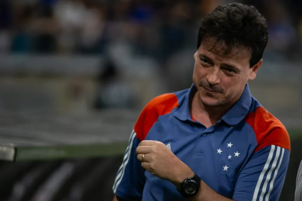 Diniz utilizou Fernando em um treinamento da Raposa. Foto: Fernando Moreno/AGIF