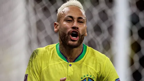Neymar comemorando gol pela Seleção Brasileira em partida contra a Croácia nas quartas de final da Copa do Mundo de 2022, no Catar.