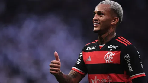 Flamengo decide sobre venda de lateral-direito Wesley para Europa após crescimento com Filipe Luís