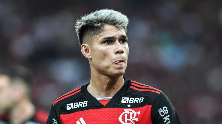 Luiz Araújo em ação na partida contra o Bahia.
