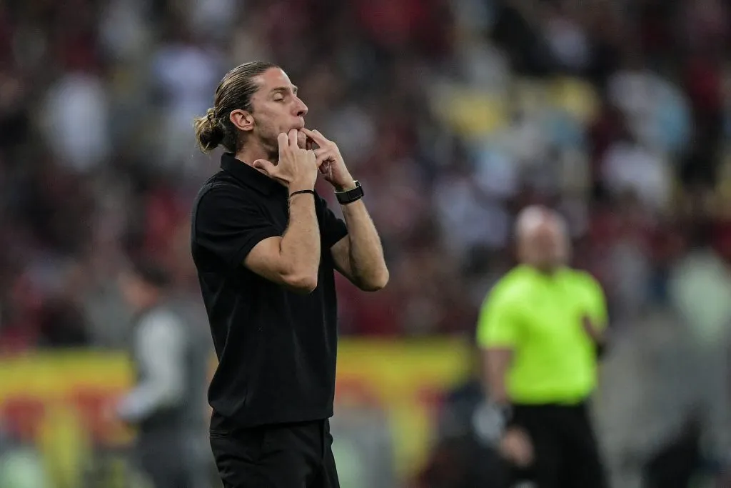 Filipe Luís quer dar amadurecimento a Alcaraz nos últimos jogos do Brasileirão. Foto: Thiago Ribeiro/AGIF