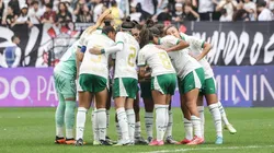 Elenco do Palmeiras, organizando tática de jogo minutos antes da partida contra o Corinthians na Arena Neo Química (primeiro jogo da final), Campeonato Paulista Feminino
